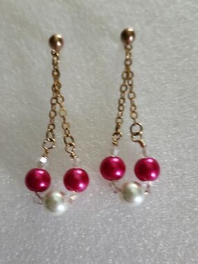Hand Crafted Gold Chain Earrings with Fuchsia and Pearl Beads